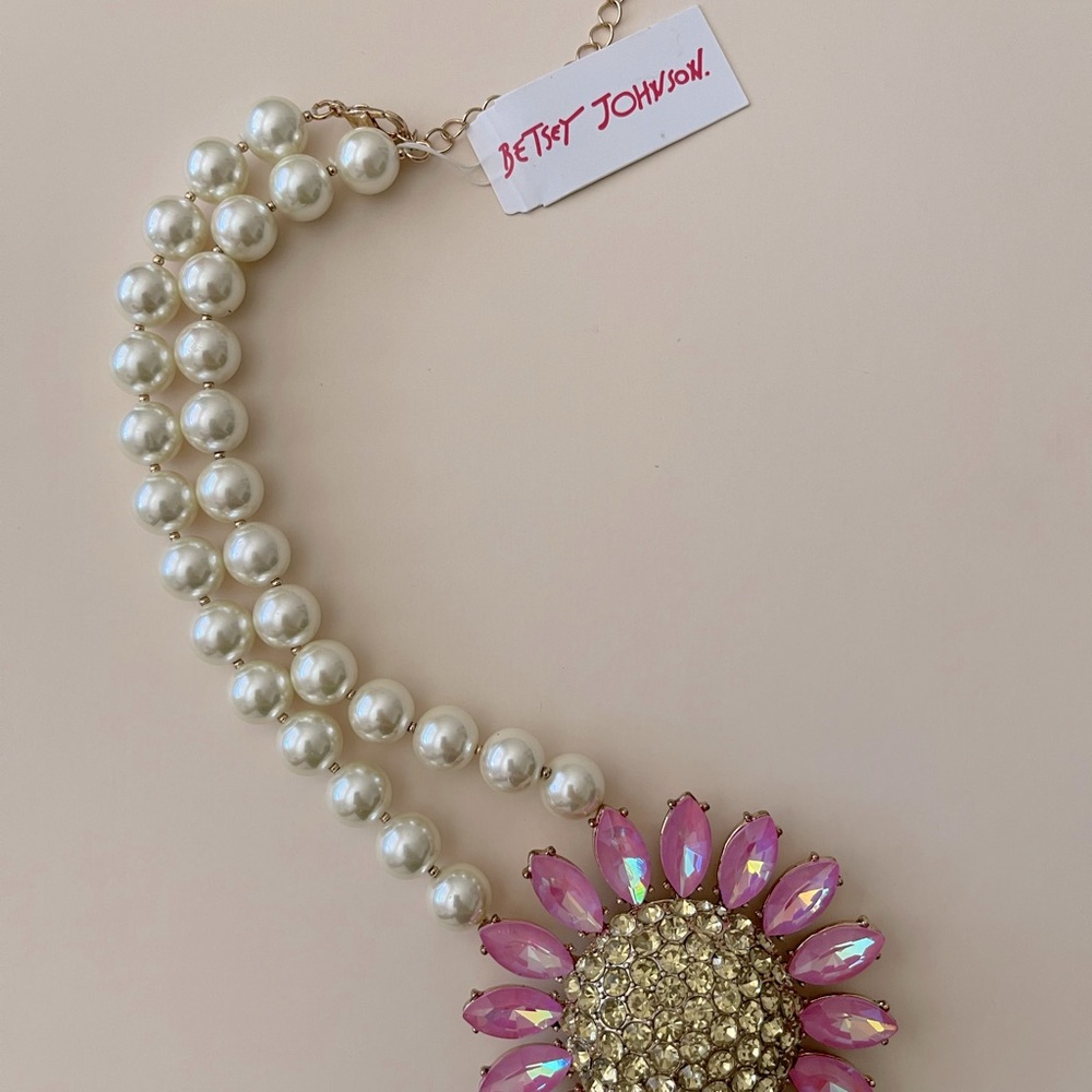 Betsey Johnson NWT Bee Mine pink jewel Daisy necklace with pearls - Picture 7 of 10